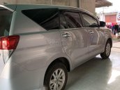 Bán ô tô Toyota Innova sản xuất năm 2017, màu bạc xe gia đình