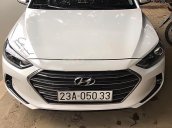 Cần bán gấp Hyundai Elantra 1.6 MT đời 2017, màu trắng 