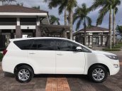 Bán gấp xe Toyota Innova E số sàn 2018, màu trắng mới toanh