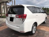 Bán gấp xe Toyota Innova E số sàn 2018, màu trắng mới toanh