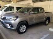Bán xe Toyota Hilux 2.4G 2017, màu xám, nhập khẩu, số sàn 