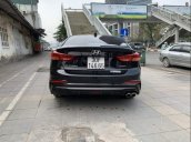 Cần bán lại xe Hyundai Elantra năm sản xuất 2018, màu đen