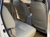 Cần bán lại xe Toyota Innova G đời 2010, màu bạc, chính chủ