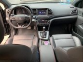 Cần bán lại xe Hyundai Elantra năm sản xuất 2018, màu đen