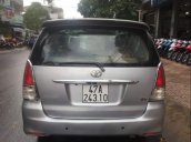 Cần bán lại xe Toyota Innova năm sản xuất 2011, màu bạc xe gia đình