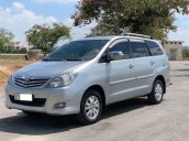 Cần bán lại xe Toyota Innova G đời 2010, màu bạc, chính chủ