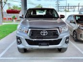 Bán Toyota Hilux năm sản xuất 2018, màu xám, xe nhập, 695 triệu