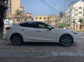 Cần bán gấp Mazda 3 Facelift AT 2.0 2017, màu trắng