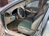 Cần bán gấp Toyota Camry 2.4G 2010, màu bạc 