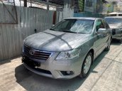 Cần bán gấp Toyota Camry 2.4G 2010, màu bạc 