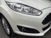 Bán Ford Fiesta 2017, màu trắng, giá tốt