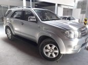 Bán xe Toyota Fortuner V năm sản xuất 2011, xe còn nguyên zin, một đời chủ từ đầu