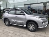 Cần bán Toyota Fortuner 2.4G năm 2019, màu bạc, xe nhập