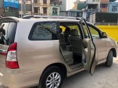 Bán Toyota Innova 2.0V 2014, màu vàng, giá tốt