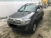 Bán em Fortuner G 2010 máy dầu số sàn, màu xám chì, zin một chủ