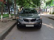 Nhà mình cần bán chiếc xe Kia Sorento đời 2011 số tự động, màu xám