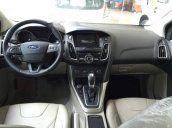 Cần bán Ford Focus sản xuất 2018, màu trắng, xe nhập