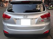 Cần bán Hyundai Tucson 2.0 AT 4WD đời 2010, màu bạc, nhập khẩu