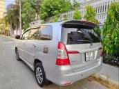 Cần bán xe Toyota Innova sản xuất 2015, màu bạc mới chạy 42000km