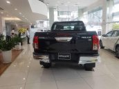 Bán xe Toyota Hilux 4x2 AT 2018, màu đen, xe nhập