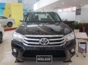 Bán xe Toyota Hilux 4x2 AT 2018, màu đen, xe nhập