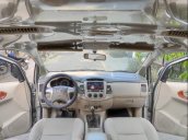 Cần bán xe Toyota Innova sản xuất 2015, màu bạc mới chạy 42000km