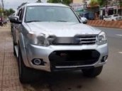 Cần bán xe Ford Everest năm sản xuất 2015, màu bạc xe gia đình