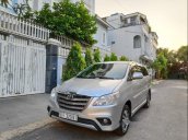 Cần bán xe Toyota Innova sản xuất 2015, màu bạc mới chạy 42000km