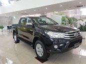 Bán xe Toyota Hilux 4x2 AT 2018, màu đen, xe nhập