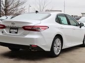 Bán Toyota Camry XLE 2.5 AT đời 2019, màu trắng, nhập khẩu