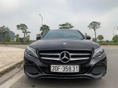 Xe Mercedes C200 đời 2016, màu đen chính chủ