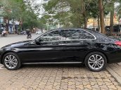 Xe Mercedes C200 đời 2016, màu đen chính chủ