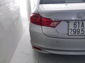 Cần bán lại xe Honda City năm 2016, màu bạc xe gia đình