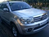 Bán xe Toyota Fortuner sản xuất năm 2011, màu bạc, nhập khẩu 