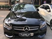 Cần bán Mercedes C200 2016, màu đen đã đi 33.000km