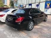 Cần bán Mercedes C200 2016, màu đen đã đi 33.000km