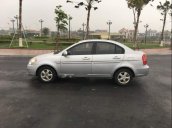 Gia đình cần bán Hyundai Verna đời 2009, màu bạc, nhập khẩu số tự động