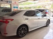 Cần bán xe Toyota Corolla Altis 2.0V năm sản xuất 2015, màu bạc