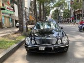 Cần bán Mercedes E240 sản xuất năm 2005, màu đen  