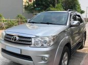 Cần bán Toyota Fortuner at đời 2011, màu bạc, giá tốt