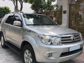 Cần bán Toyota Fortuner at đời 2011, màu bạc, giá tốt