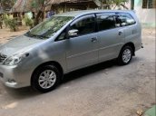 Bán Toyota Innova 2.0V 2011, màu bạc, nhập khẩu nguyên chiếc 