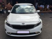 Cần bán Kia Cerato, đăng ký lần đầu tháng 7/2016, số sàn màu trắng, chạy 54,000km