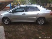 Cần bán Toyota Vios năm 2010, màu bạc, chạy ngon lành