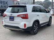 HPT Auto bán xe Kia Sorento bản cao cấp nội thất bọc da, mạ crôm và giả gỗ