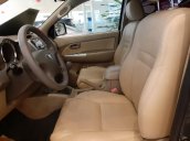 Cần bán xe Fortuner G sản xuất 2011 màu xám xe chất