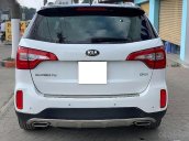 Bán Kia Sorento sản xuất 2018, màu trắng, số tự động, 935tr