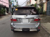 Cần bán xe Toyota Fortuner 2011 số tự động màu bạc 2 cầu