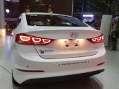 Bán Hyundai Elantra đời 2018, màu trắng, xe nhập