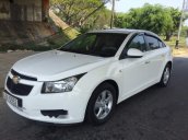 Cần bán lại xe Chevrolet Cruze đời 2011, màu trắng xe gia đình